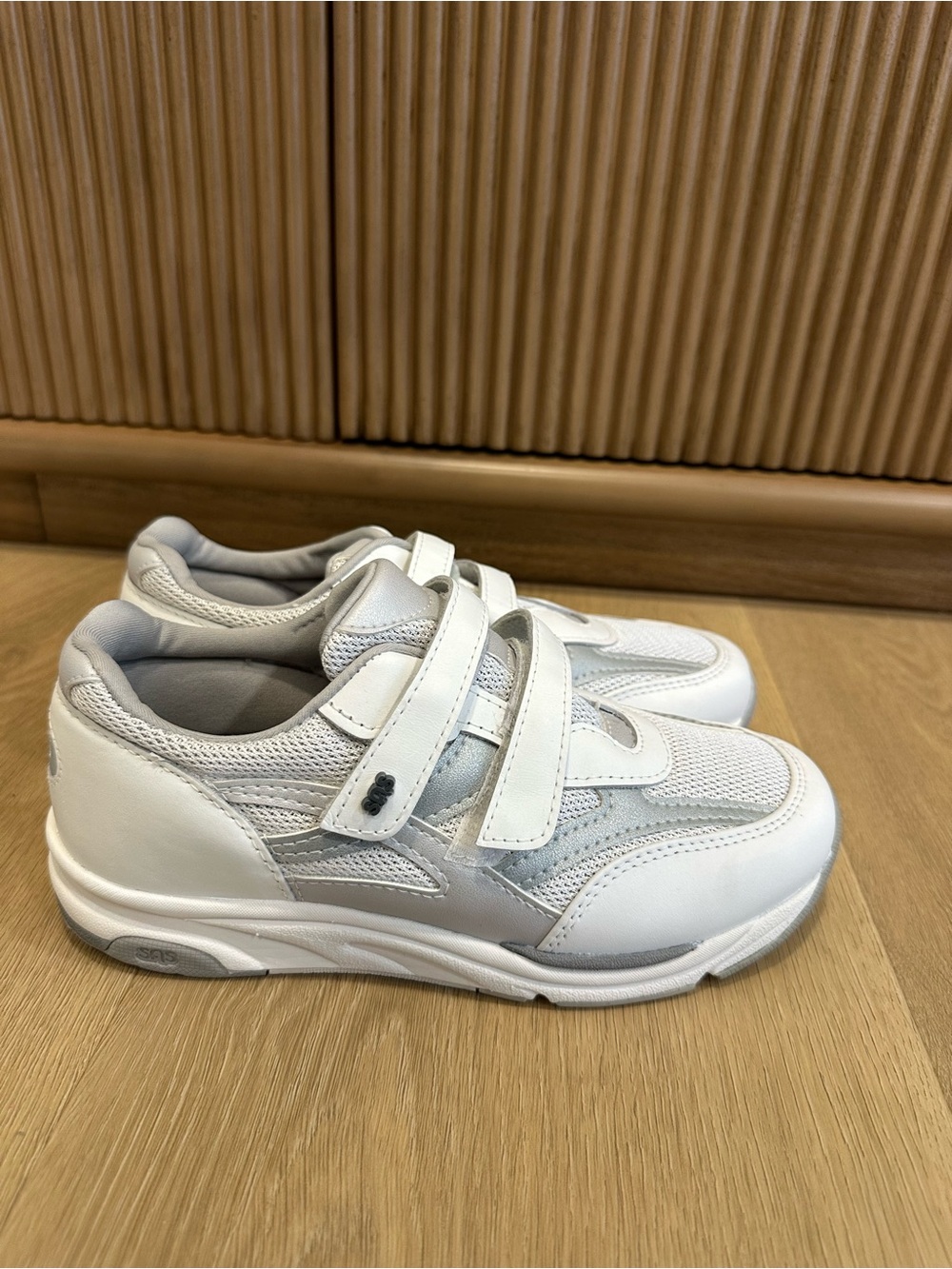 SAS TMV Womens Tripad Comfort Casual Walking Shoes Size 6 Hook & Loop